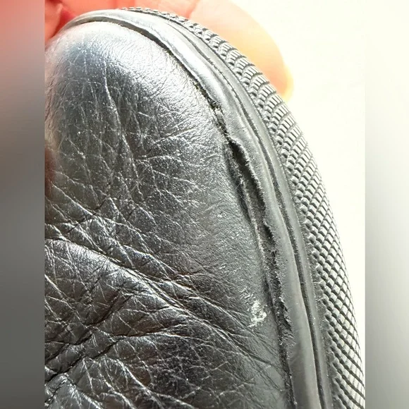 Gucci Black Leather Sneakers with Tiger Embroidery - Picture 13 of 14